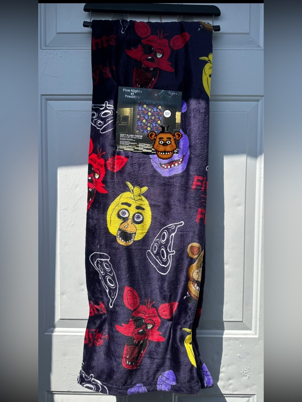 VIRAL Five Nights At Freddy’s Throw Blanket